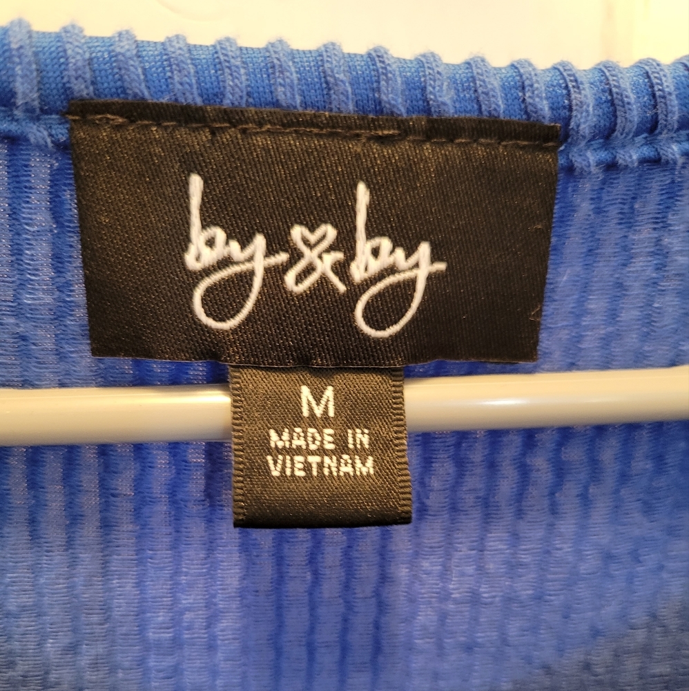 NWT women's royal blue top. Cut shoulder style shirt. - Picture 4 of 6